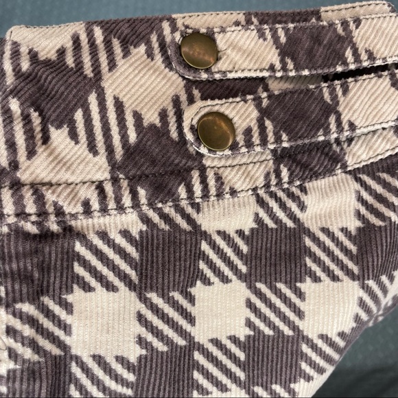 Tulle Brand Checked Corduroy Skirt with Pockets - Picture 5 of 7